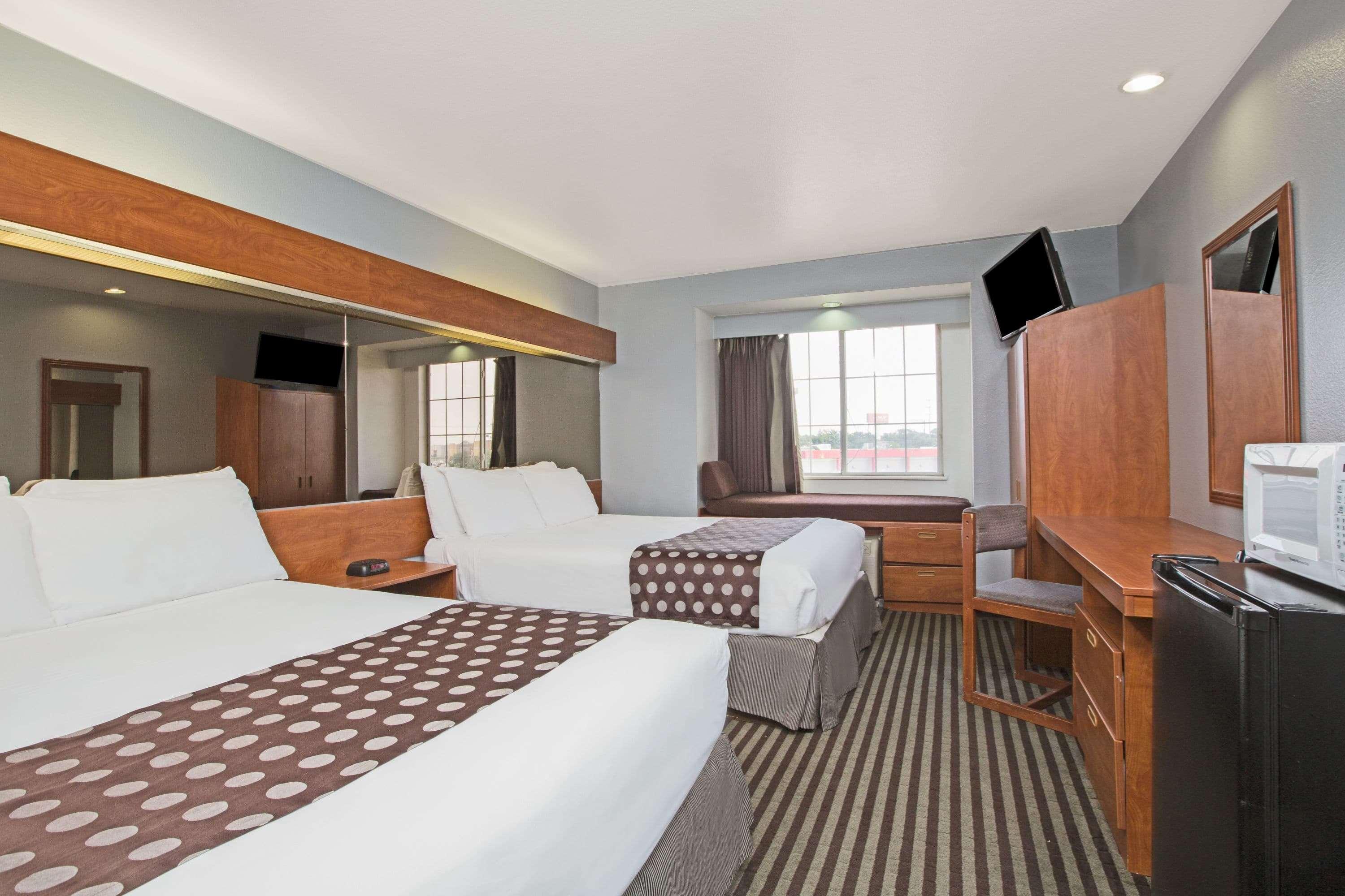 Microtel Inn & Suites By Wyndham Garland/Dallas Exterior foto