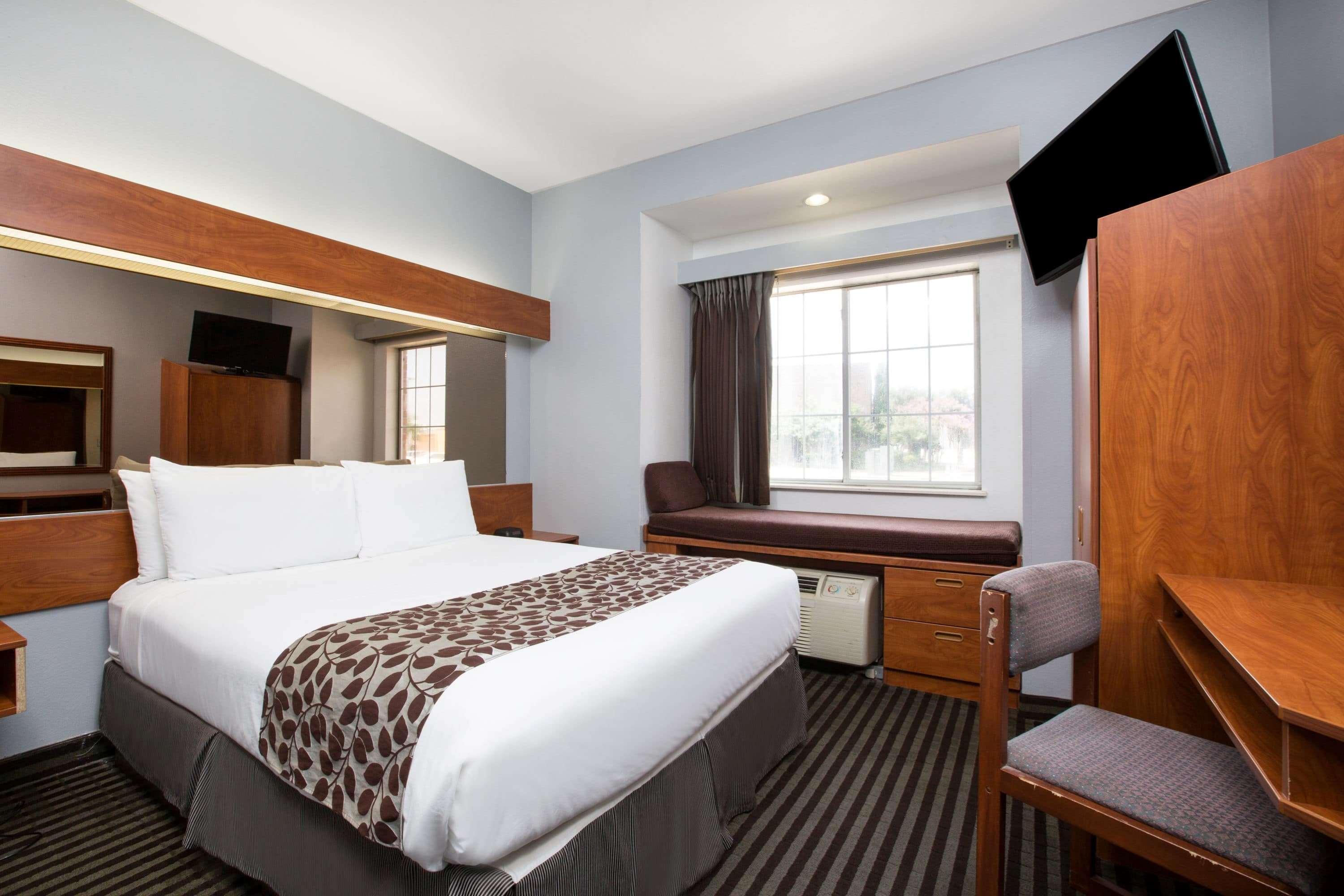 Microtel Inn & Suites By Wyndham Garland/Dallas Exterior foto